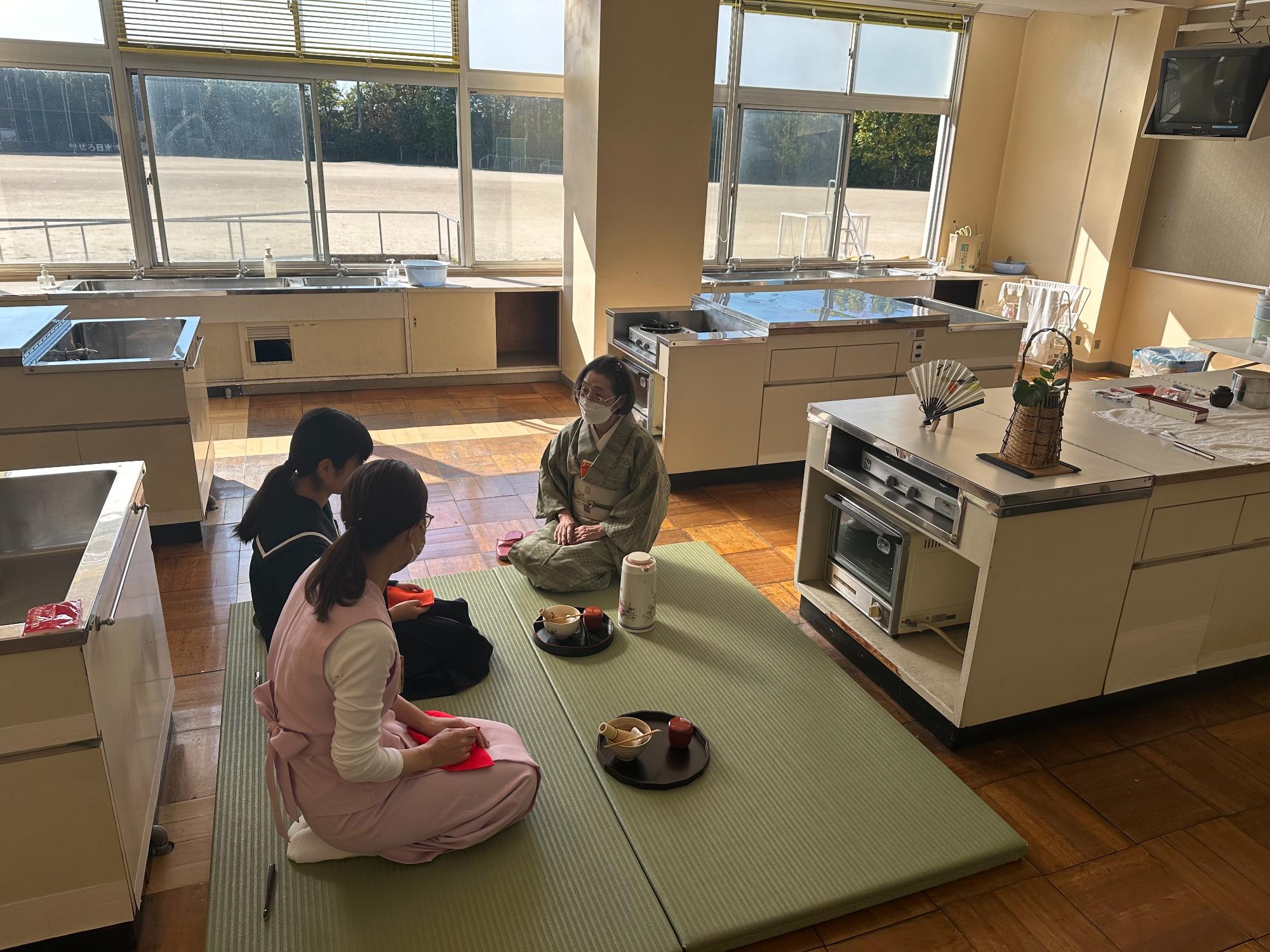 部活動の地域移行に係る実証事業の様子(中学校茶華道3)