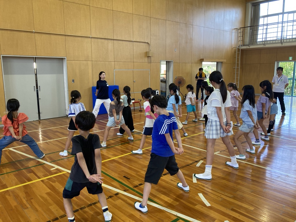 部活動の地域移行に係る実証事業の様子(ダンス体験)