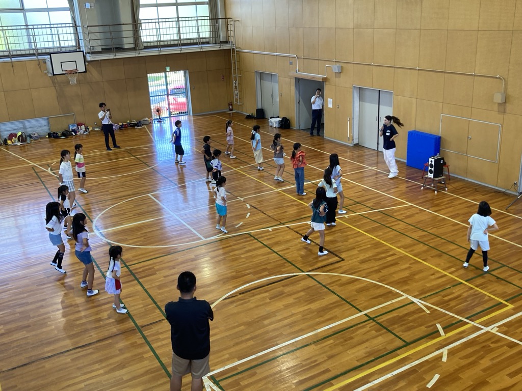 部活動の地域移行に係る実証事業の様子(ダンス体験)