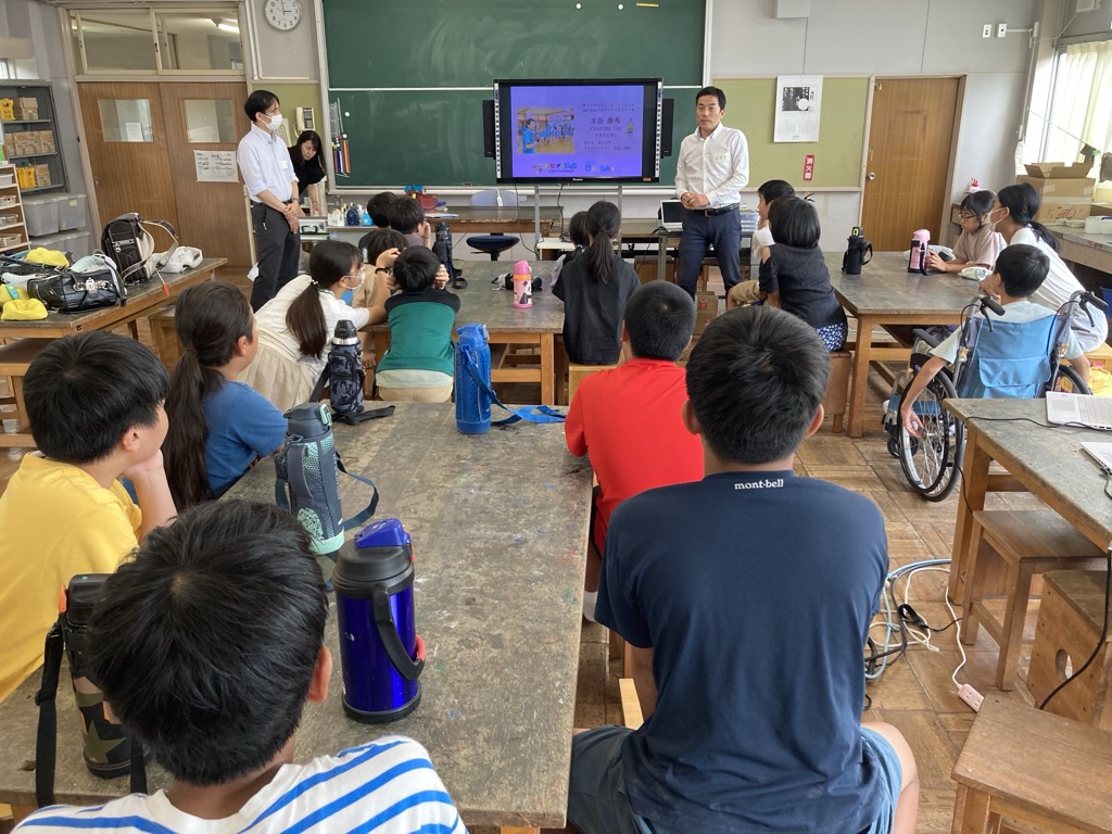 部活動の地域移行に係る実証事業の様子(プログラミング)