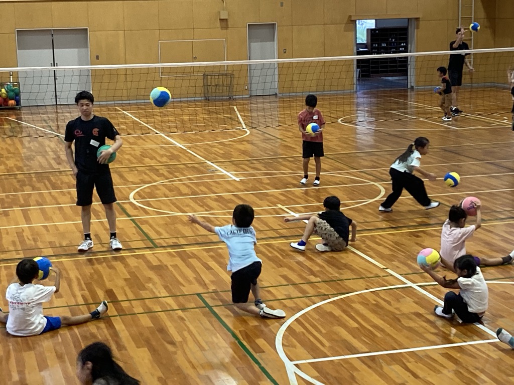 部活動の地域移行に係る実証事業の様子(小学校バレーボール)