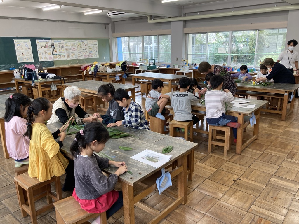 部活動の地域移行に係る実証事業の様子(小学校日本の遊び2)