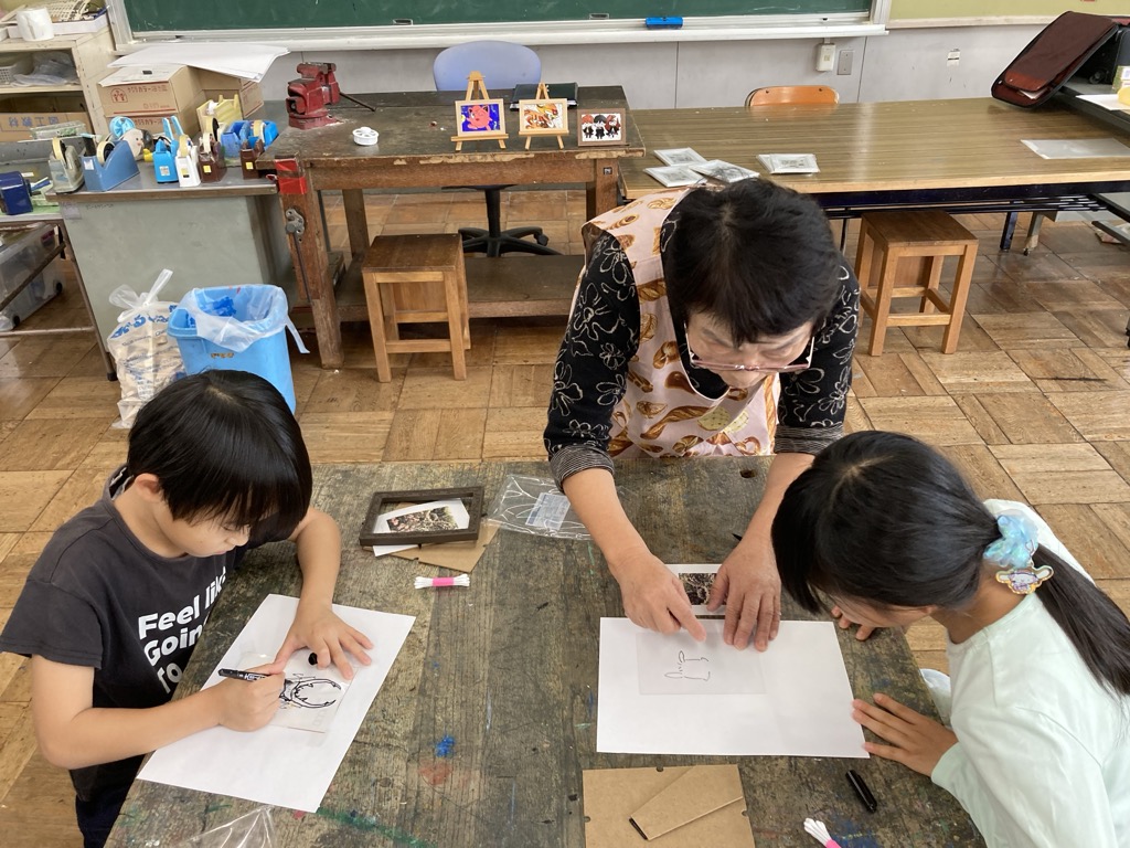 部活動の地域移行に係る実証事業の様子(小学校図画工作2)