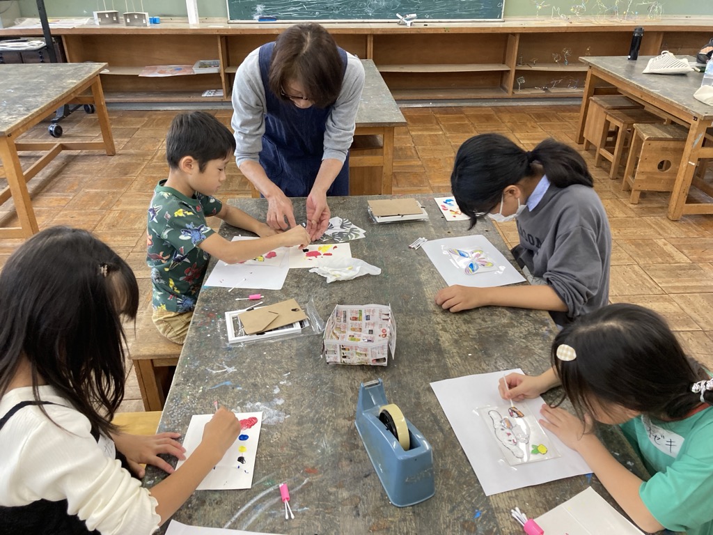 部活動の地域移行に係る実証事業の様子(小学校図画工作2)