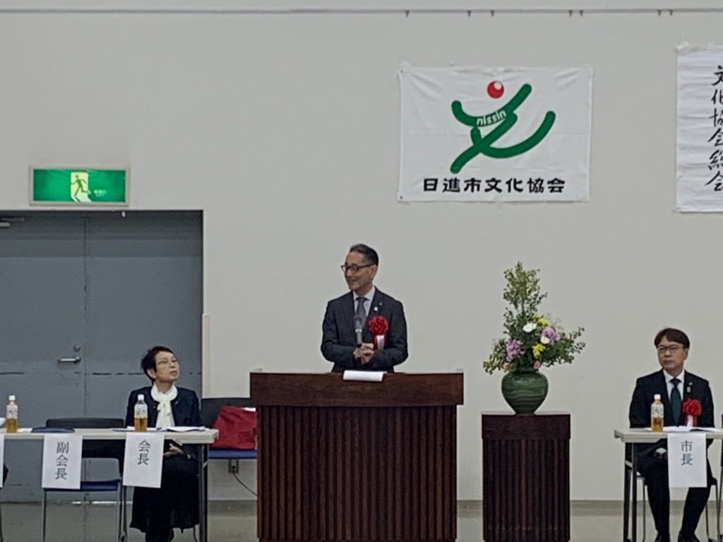 教育長があいさつする写真
