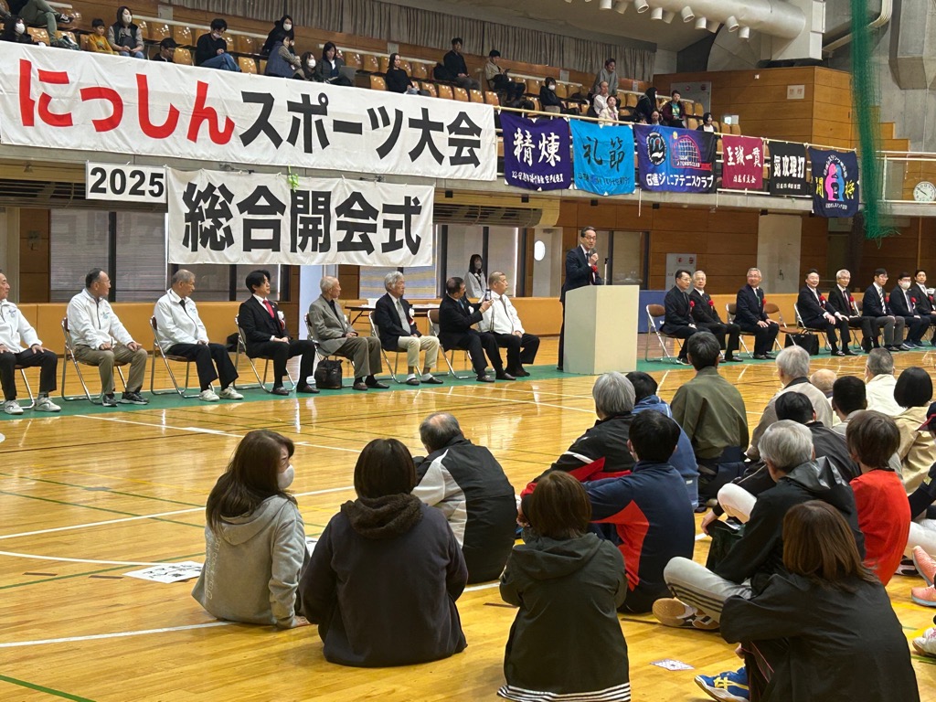 スポーツ大会開会式で教育長があいさつ