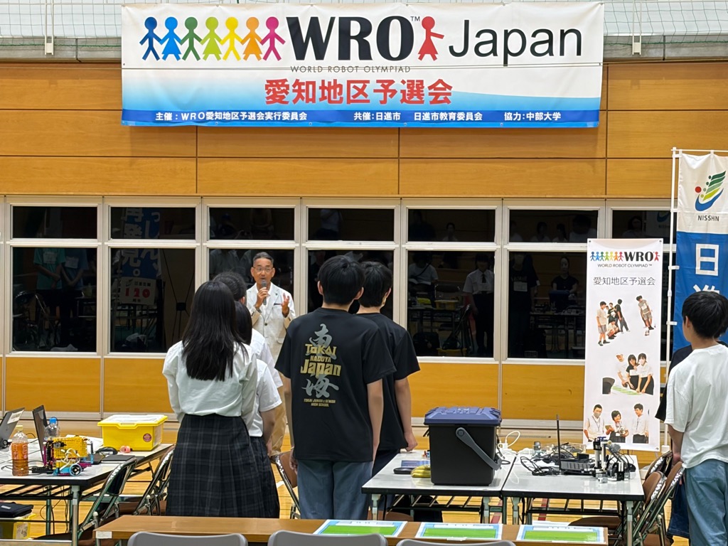 挨拶をする教育長