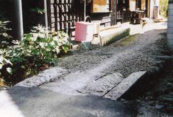 米野木町阿弥陀前に架けられている石橋の写真