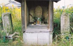 米野木町丸山にある六字名号石塔の写真