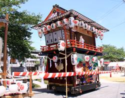 岩藤公民館内にある岩藤天王祭の山車の写真