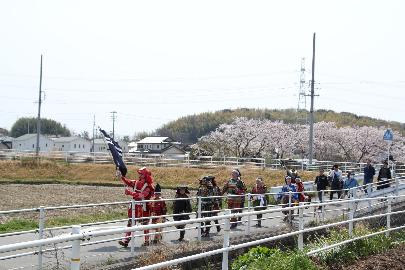 おもてなし街道を行く武者行列