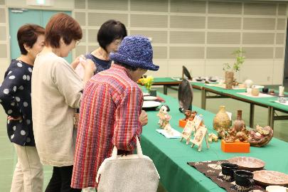 作品の感想を述べながら鑑賞するのも楽しいです