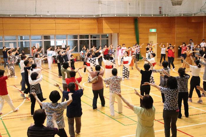 体を大きく動かして踊りました