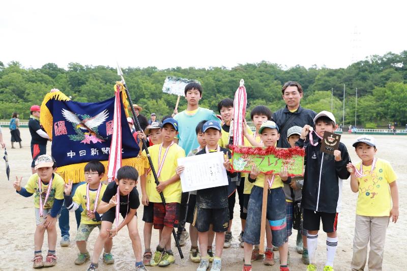 男子優勝チームのフレア