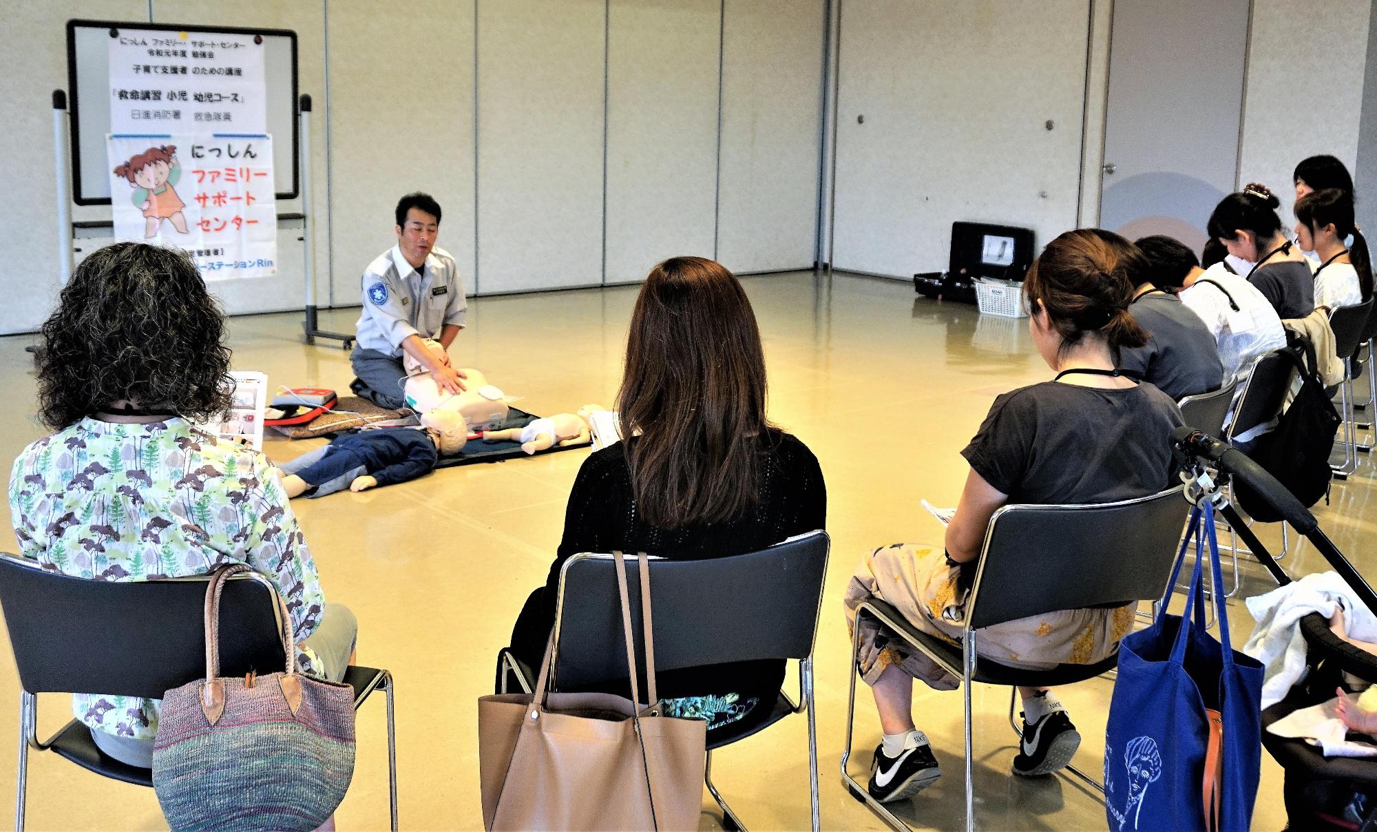 「心肺蘇生は救急車が来るまで、ためらうことなく続けることが大切」と田中隊員