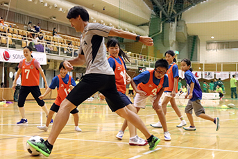 4種目のスポーツに熱中する子どもたち