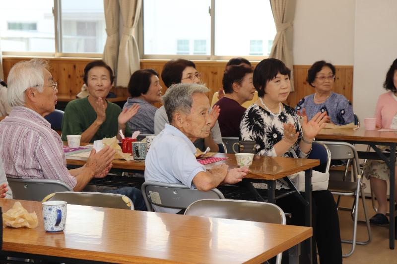 炭坑節が演奏されると手拍子も自然に出て