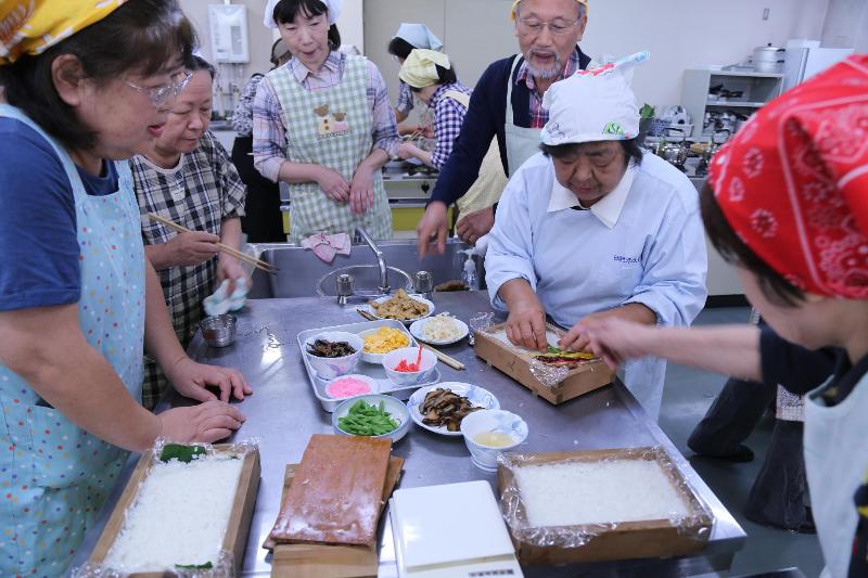 カラフルな縞模様が作られていきます