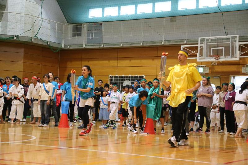 オリンピックにちなんで聖火リレーで競い合いました