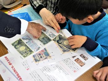 日本の紙幣に施された高い技術を学ぶ