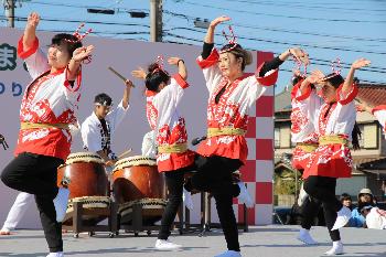 イセエビの稚魚の動きをイメージした志摩市のじゃこっぺ踊り