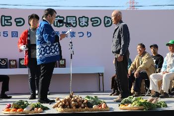 丹精込めて作った農産物が表彰されました