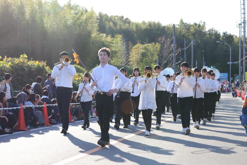 市民パレードのオープニングを飾ったNisshin Wind Orchestra＆日中シャイニーウインズ