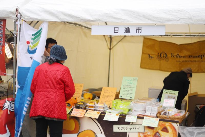 洋菓子を販売している日進市のブース