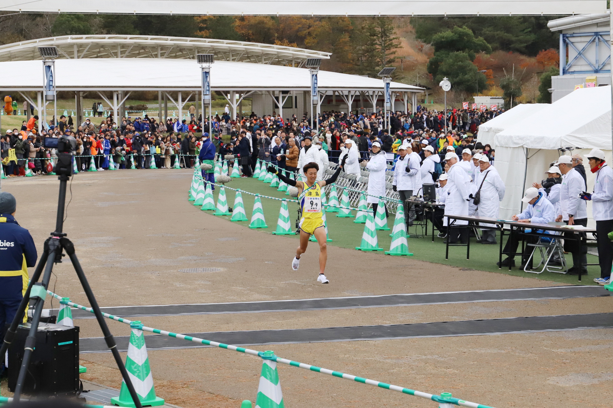 津島市から出場したプロランナーの神野大地選手は区間順位1位、市の部31位でゴール