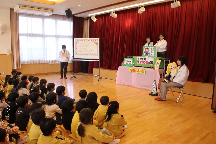 防犯の紙芝居の上演