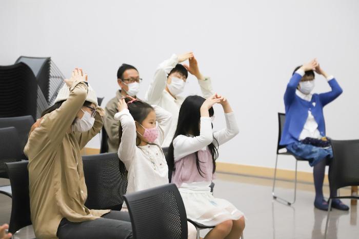 はじめと途中休憩では手遊びも