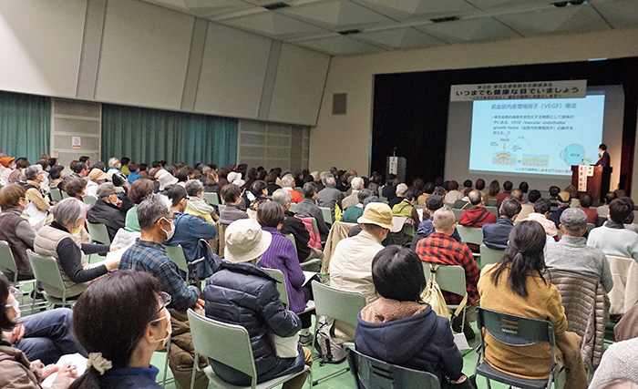 会場の小ホールには200人が詰め掛けた