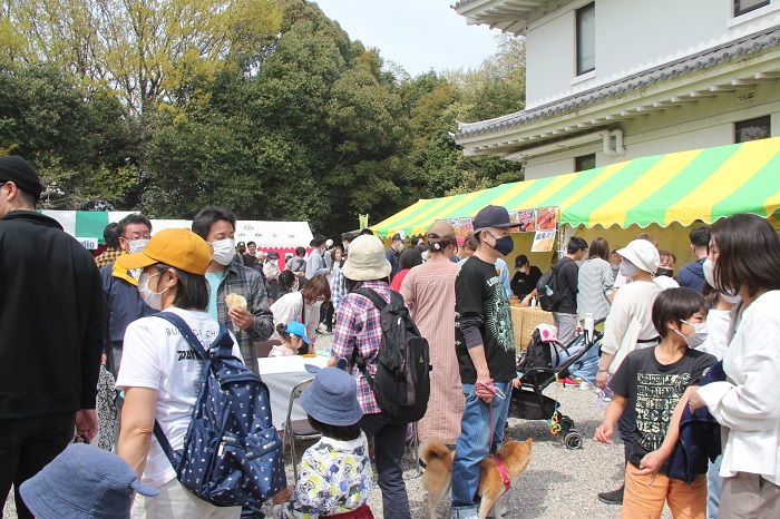 にぎわう屋台