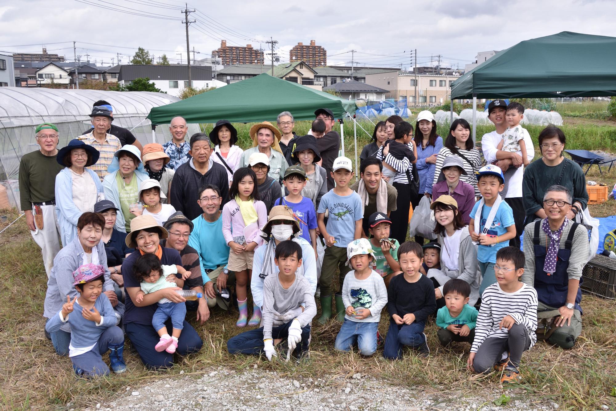 参加者たちの集合写真