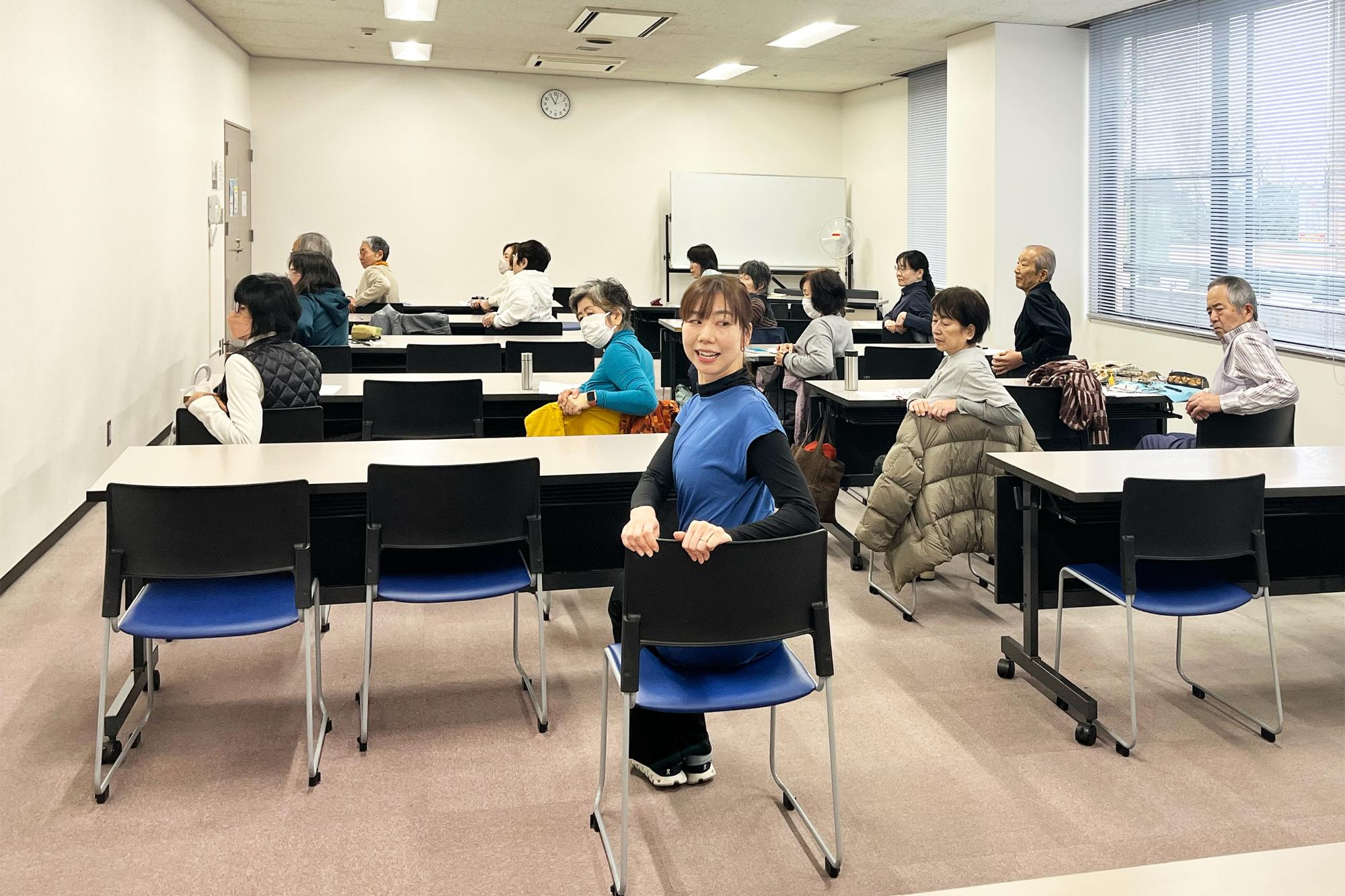 「イスヨガ」をしている写真