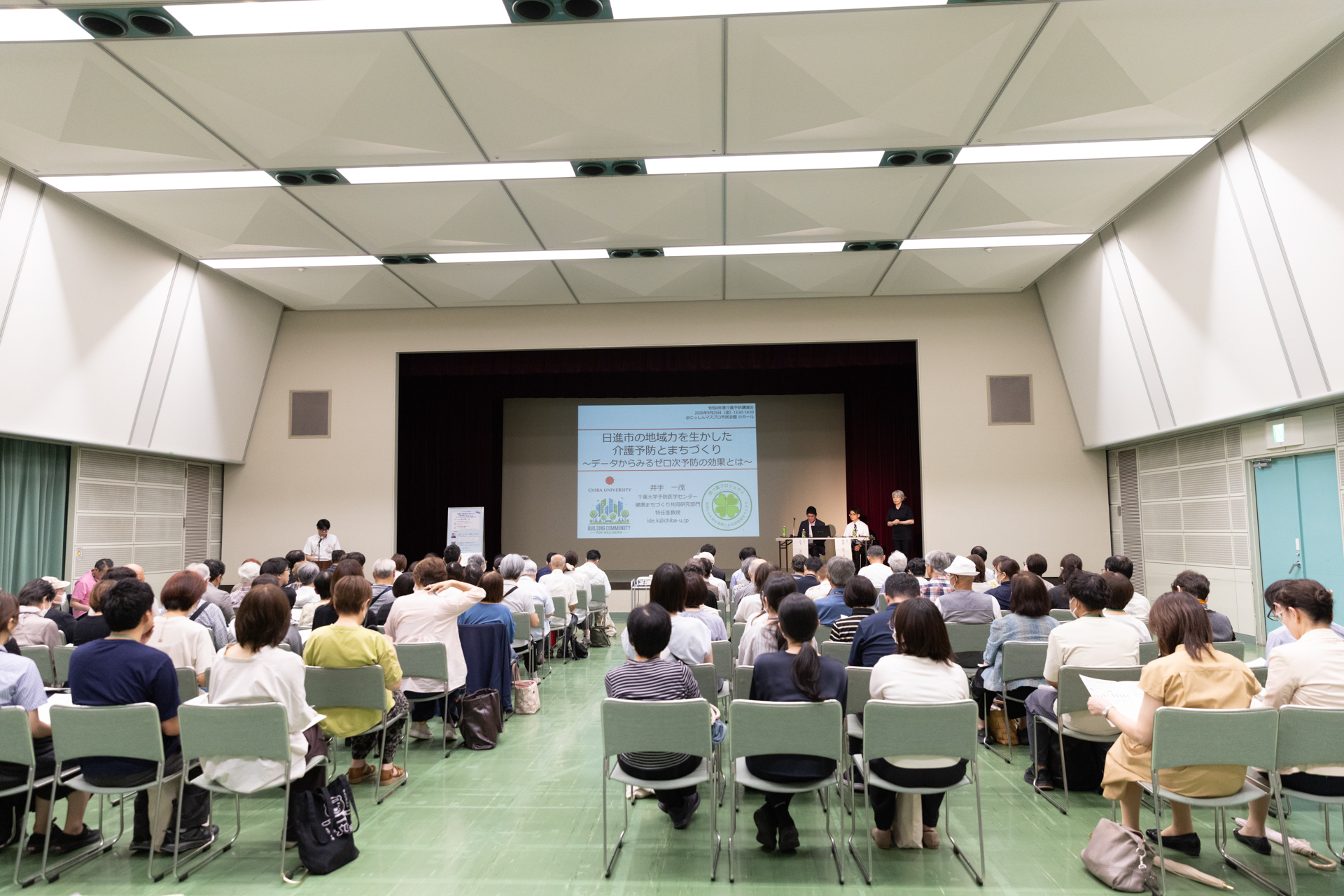 会場全体の様子の写真
