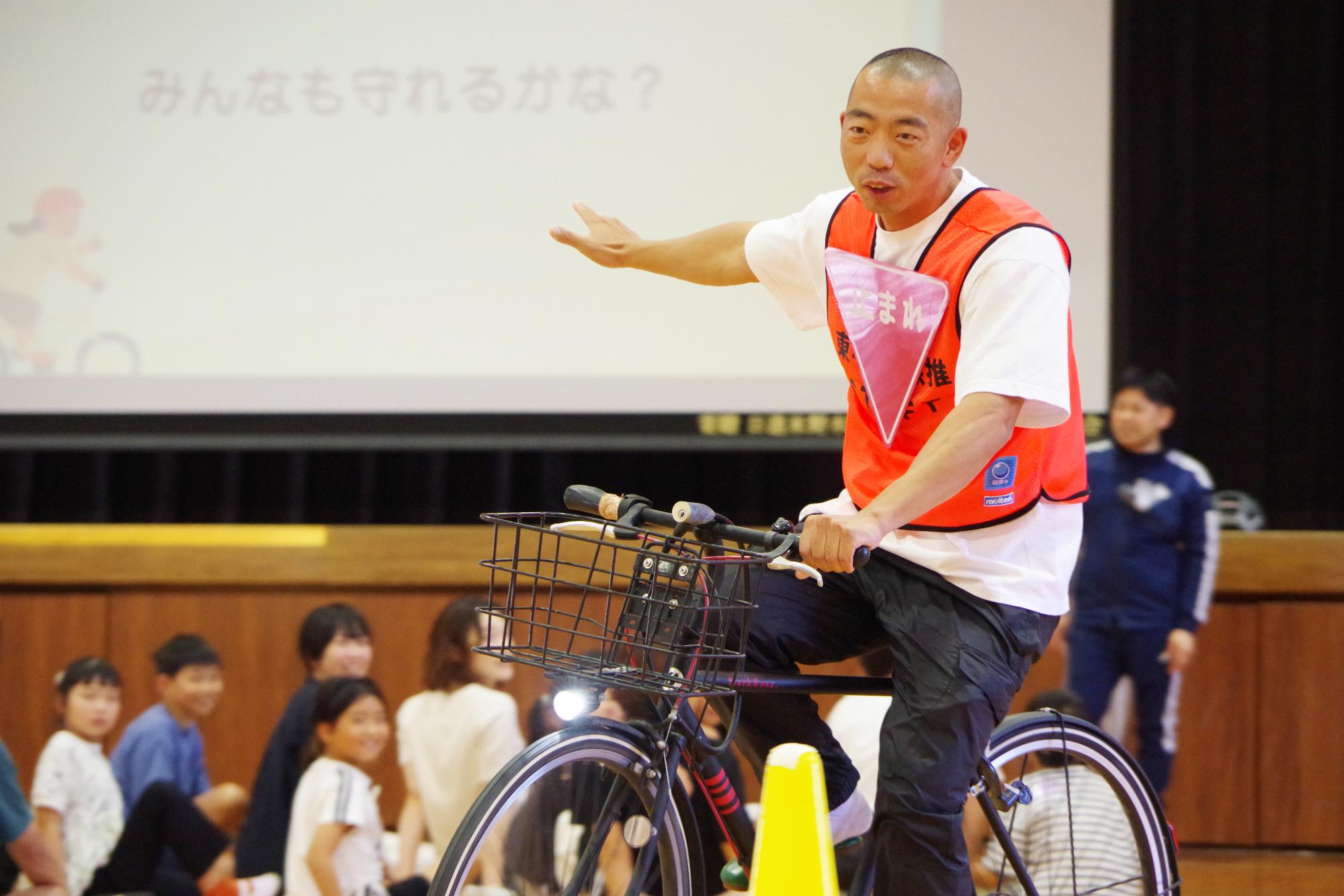 自転車実演の写真