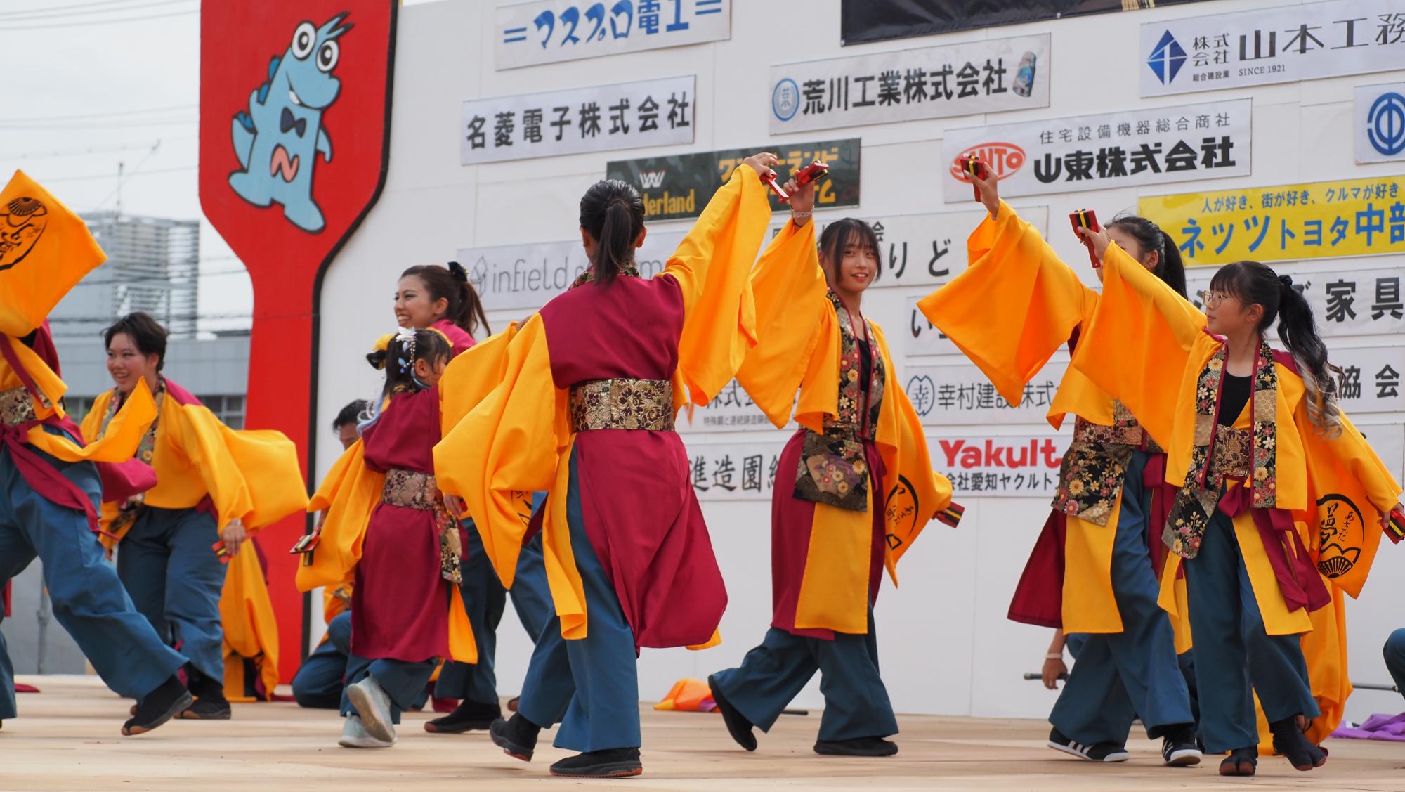 踊りステージ