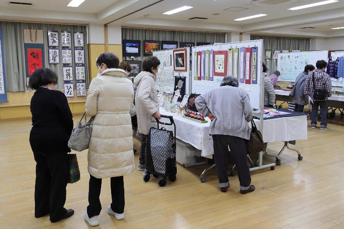 作品展の会場の様子の写真