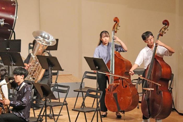 愛知県立芸術大学ウインドオーケストラと子どもたちの合同演奏の写真その1