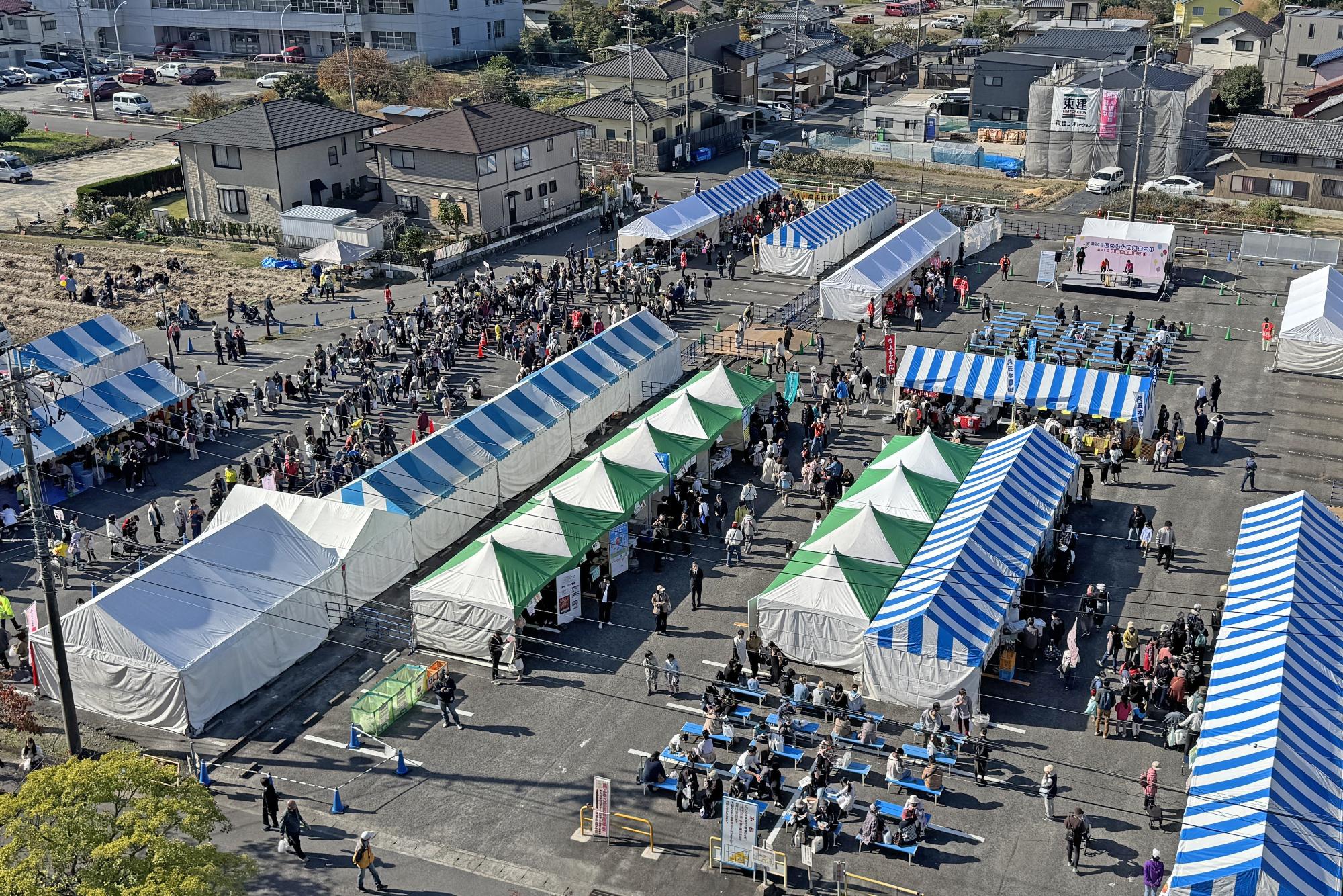 産業まつりの会場の一部を上から撮影した写真