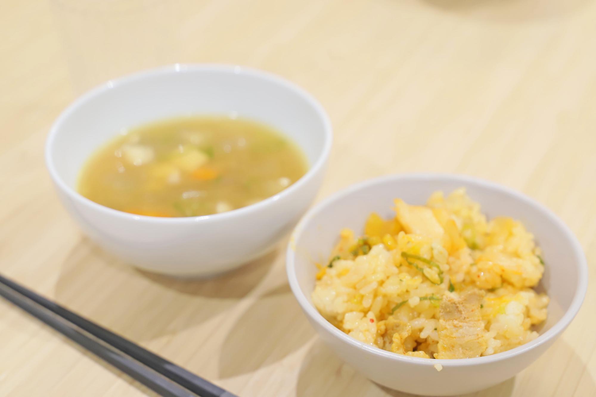 器に盛りつけられた料理の写真