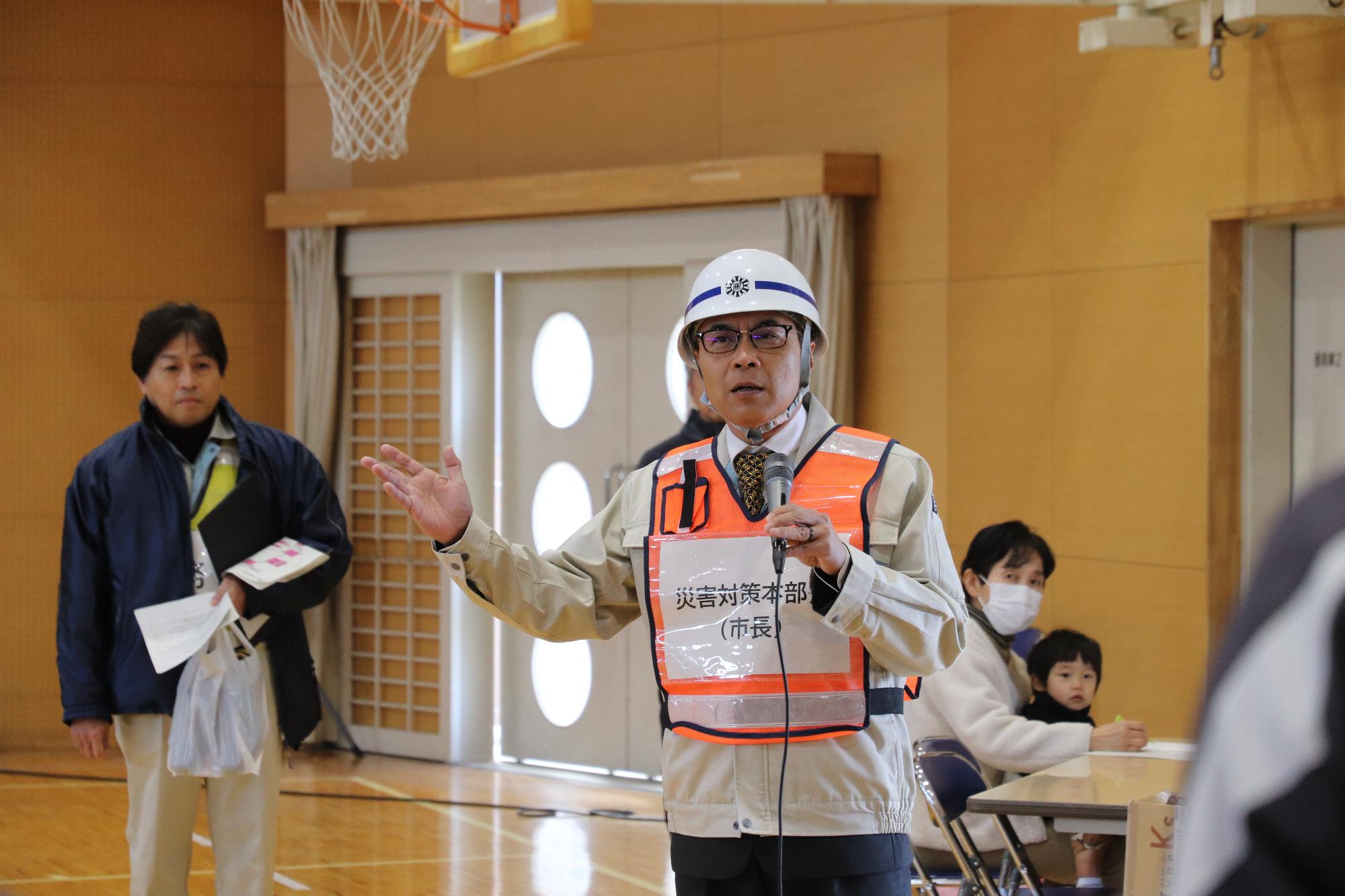 市長による訓練講評（赤池小学校）