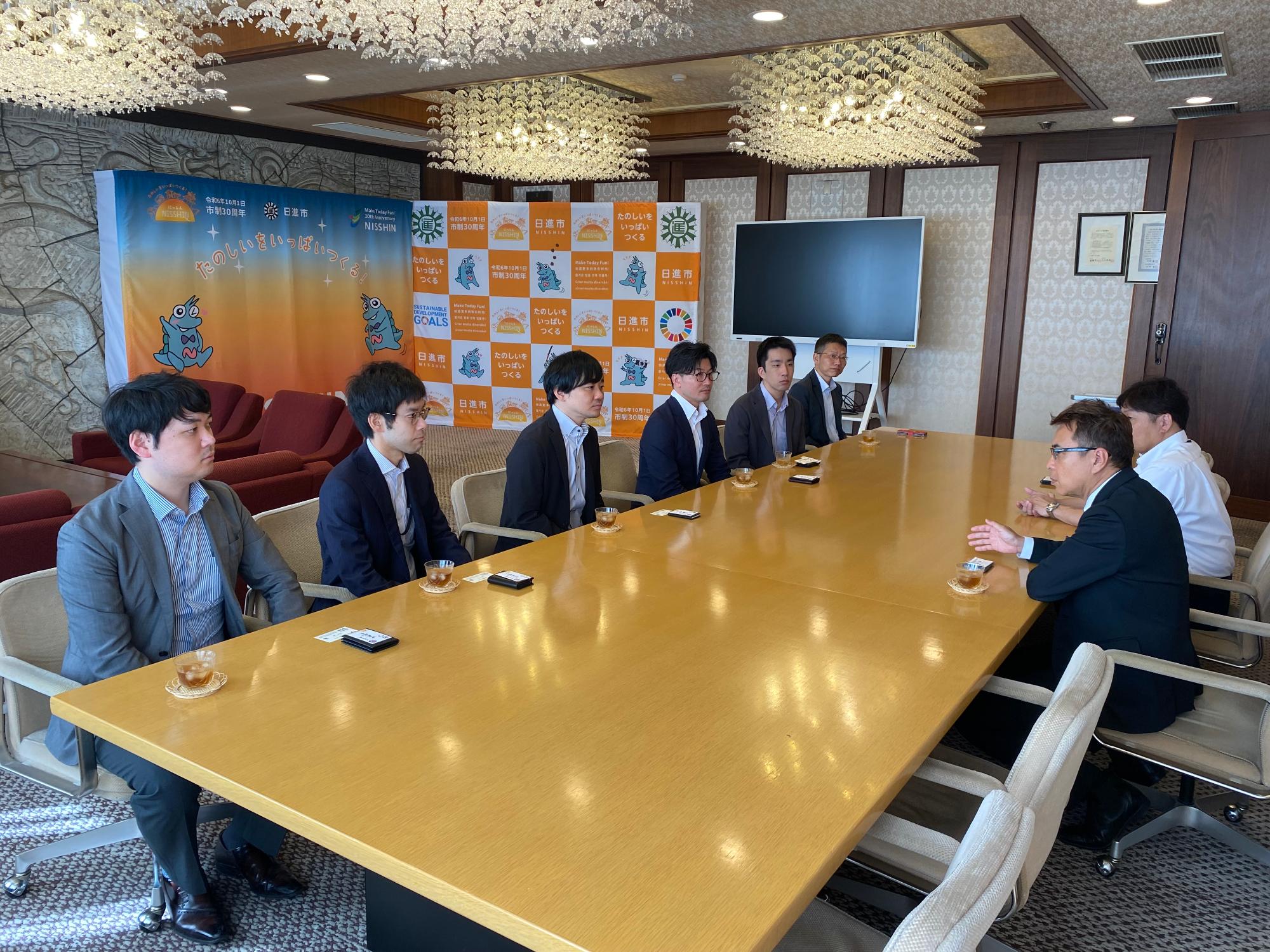 20241011_内閣官房デジタル田園都市国家構想実現会議事務局職員との懇談の様子