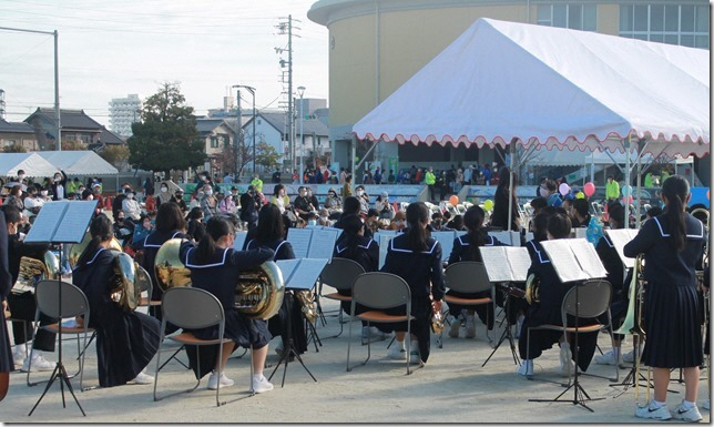 西中吹奏楽部の演奏