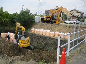 豊田川周辺の工事を行っています。（令和7年9月撮影）