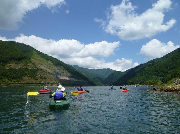 木祖村の奥木曽湖でカヌー体験写真している写真