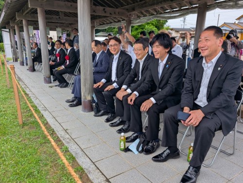20250624_御田植祭に参列する近藤市長（写真中央）
