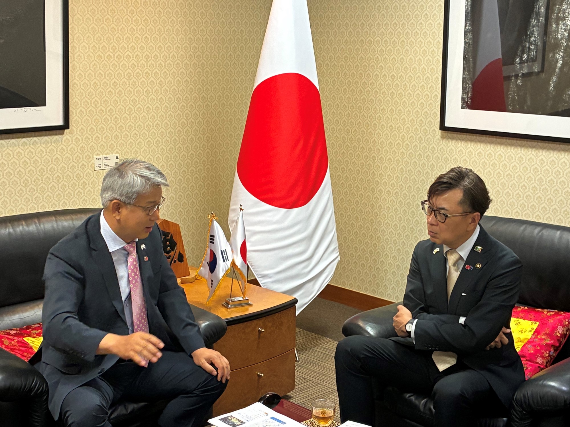 20250618_金総領事と懇談する近藤市長