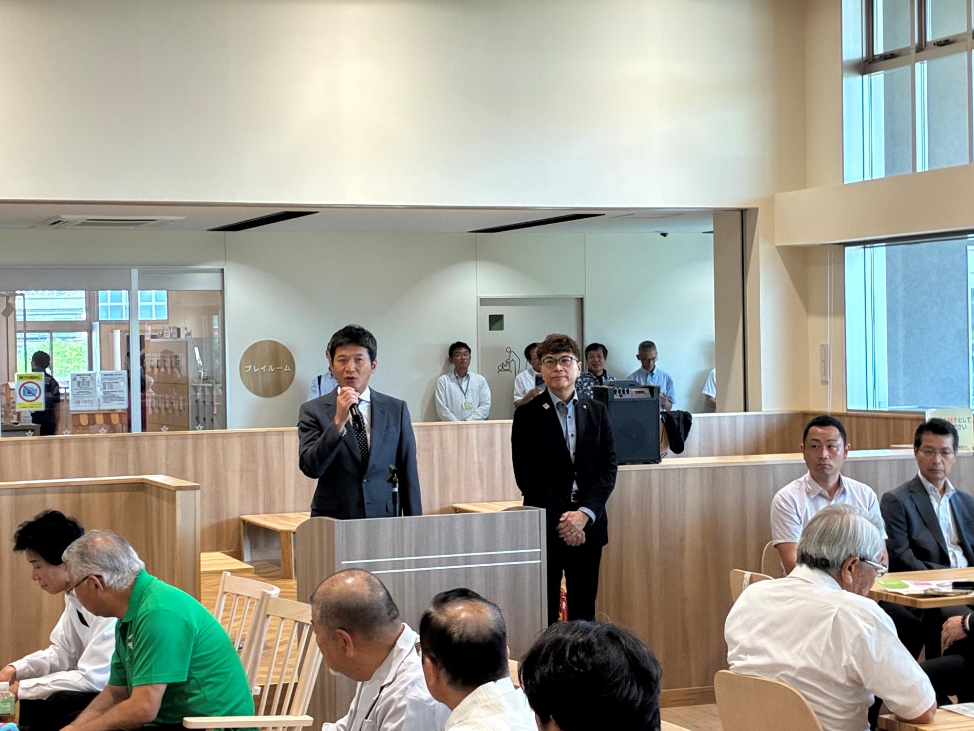 20250729_道の駅 マチテラス日進 内覧会で挨拶する指定管理者
